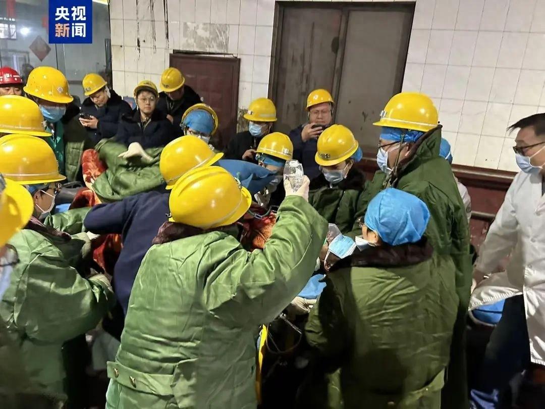 突发！开滦集团冒顶事故致 6 人被困，2 人已获救，4 人仍在救援中  第1张