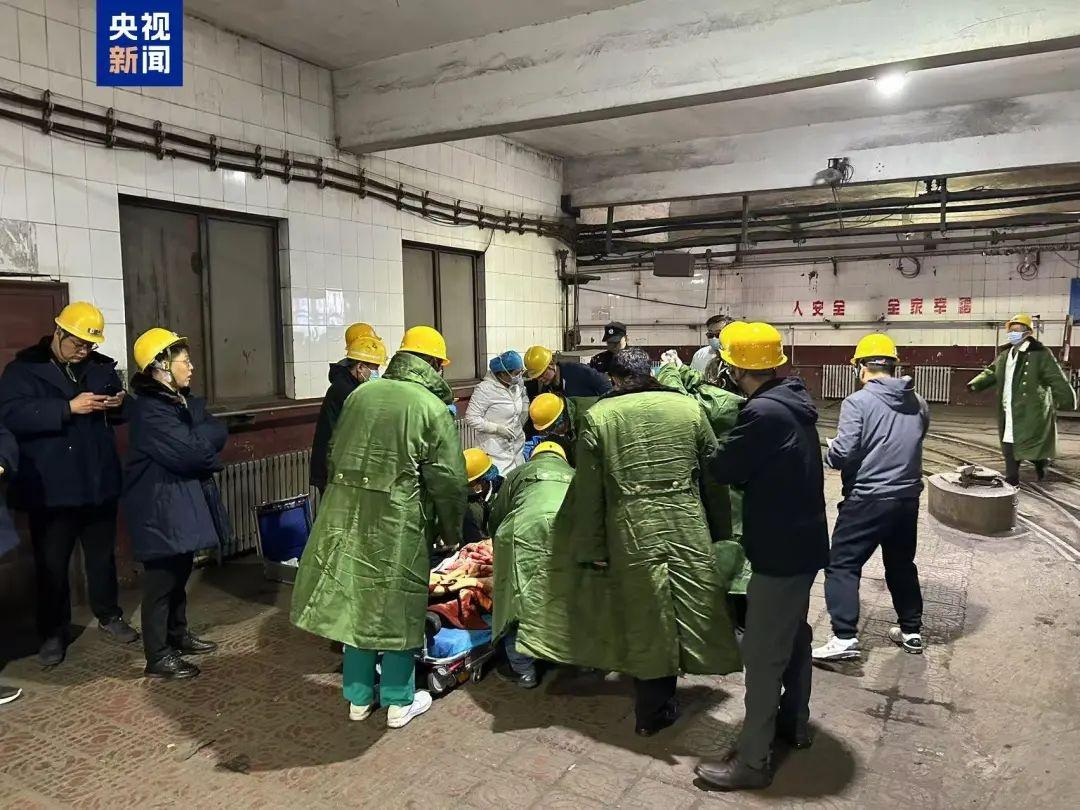 突发！开滦集团冒顶事故致 6 人被困，2 人已获救，4 人仍在救援中  第2张