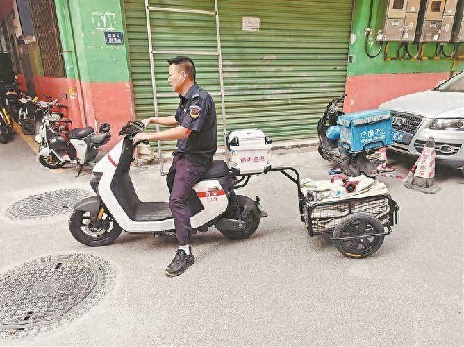 电动自行车后挂小拖车，灭火救援效率翻倍  第1张