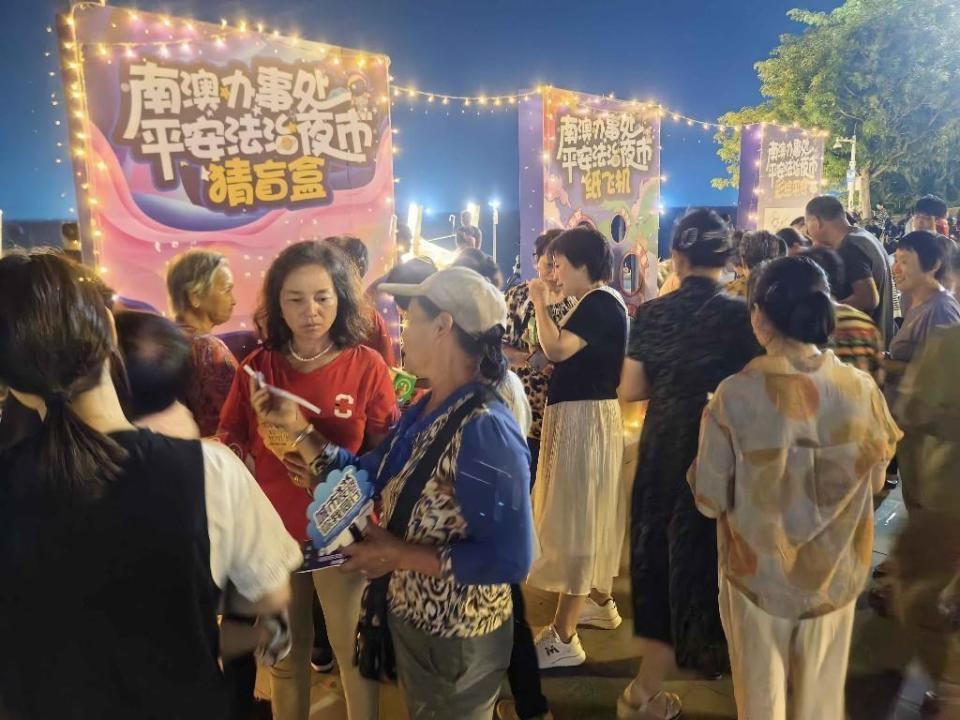 守护人间烟火气！大鹏新区趣味普法进夜市，点亮平安法治之光  第2张