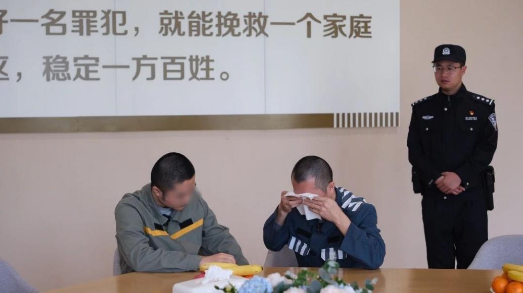 父子双双入狱,冲动酿下大祸!这场特殊的亲情帮教,能否让他们重获新生? 第3张 父子双双入狱,冲动酿下大祸!这场特殊的亲情帮教,能否让他们重获新生? 第3张