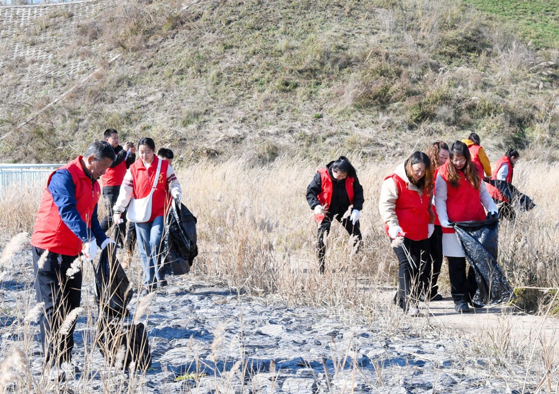 助力‘三北’工程，保护母亲河！乌兰察布市志愿者在行动  第1张