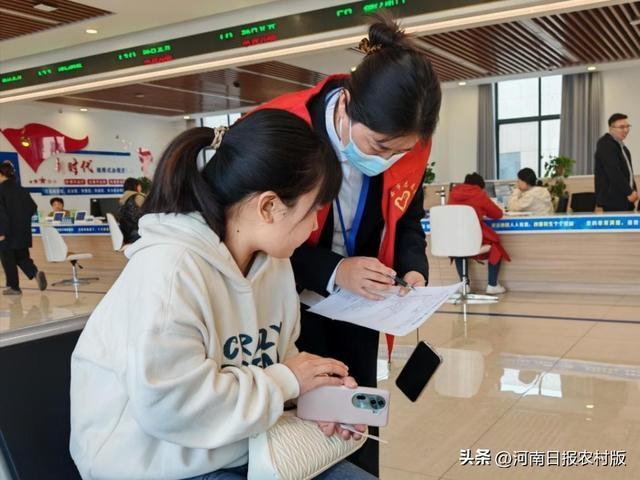 河南辉县市政务服务大厅开展问卷调查，群众满意度究竟如何？  第2张