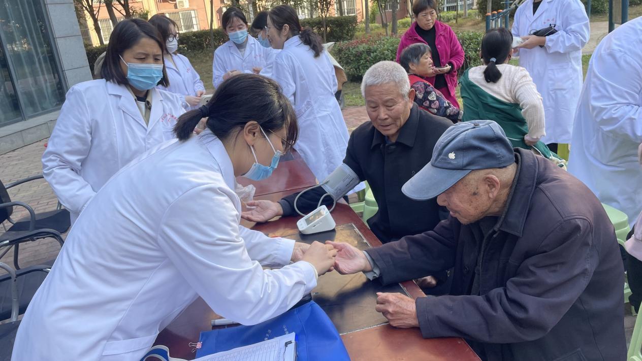 爱心义诊暖夕阳，‘敬老爱老’在行动，快来看看吧  第2张