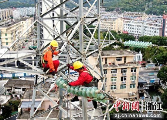 玉环电网首次自主实施输电线路检修，保障工业主平台能源大动脉