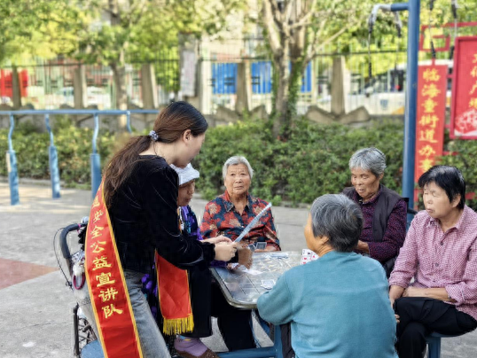 道路千万条，安全第一条！烈山区临海童街道开展道路安全宣传活动