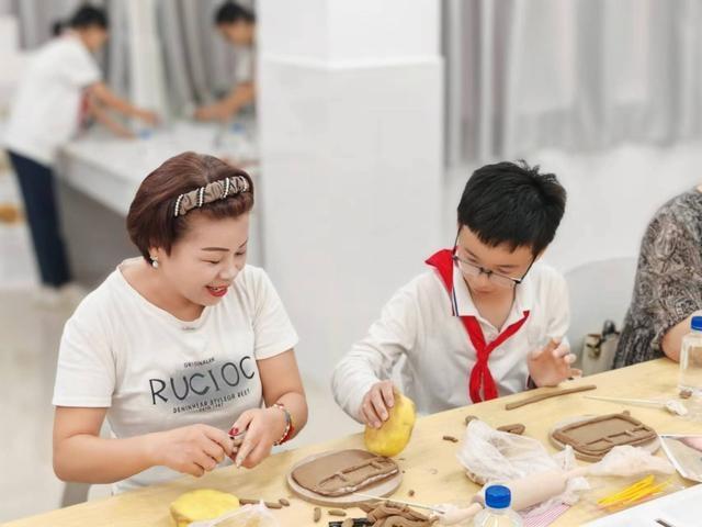 86 岁老奶奶爱上书法，九里亭街道老年教育活动让老人乐开花  第3张