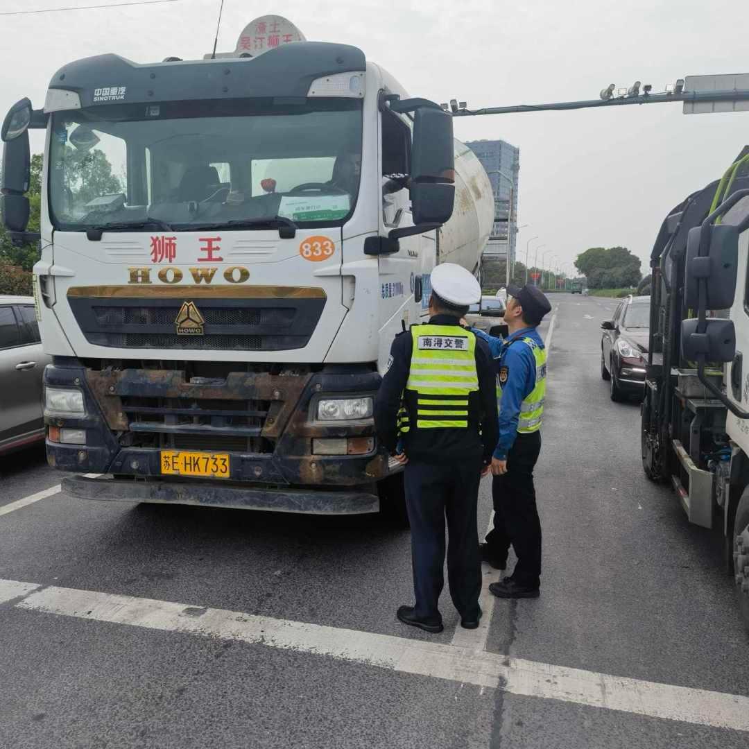 直击痛点！南浔区综合行政执法局大力整治城市交通秩序，塑造崭新城市管理风貌  第2张
