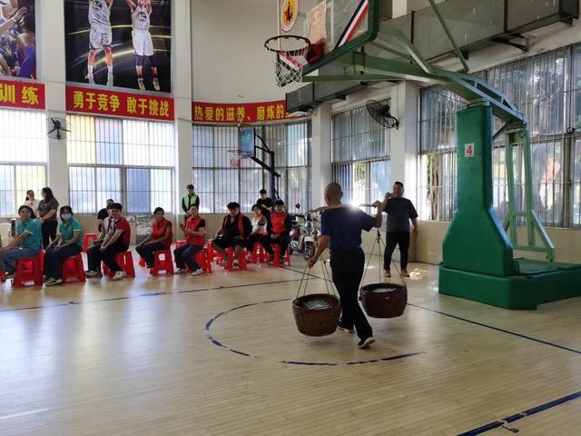 33 位肢体残疾人穿上爱心假肢，重获自信行走  第7张
