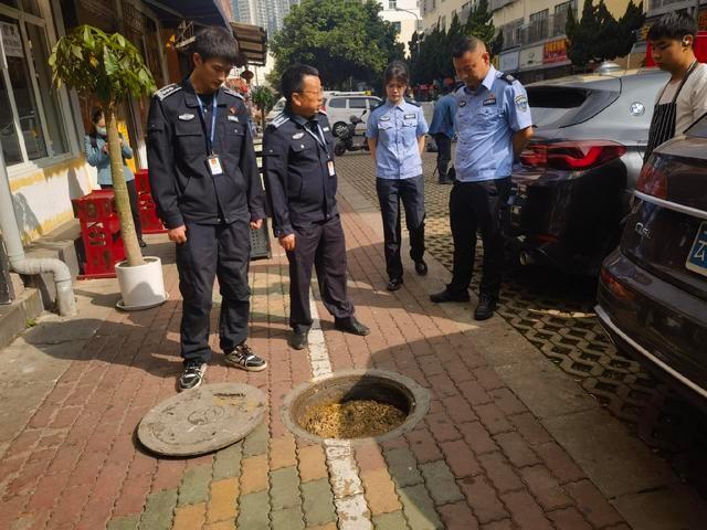 滇池流域 10 家餐饮单位排水不规范，油污堆积触目惊心  第2张