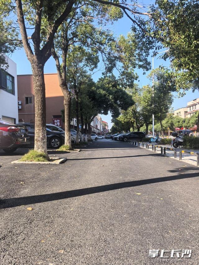 长沙一道路焕然一新，市民再也不用担心停车难、行路难  第2张