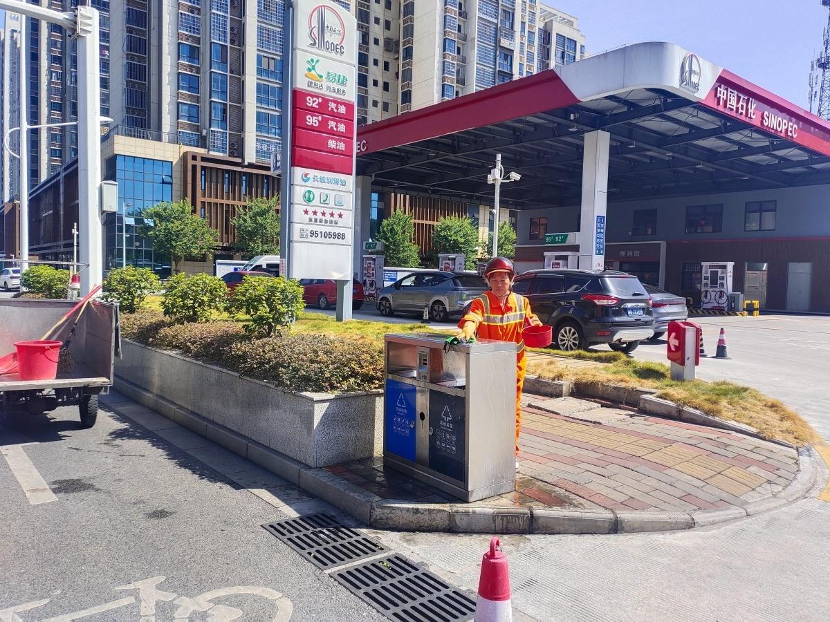 柳州表彰 20 名最美环卫工人，他们的故事你知道吗？  第7张