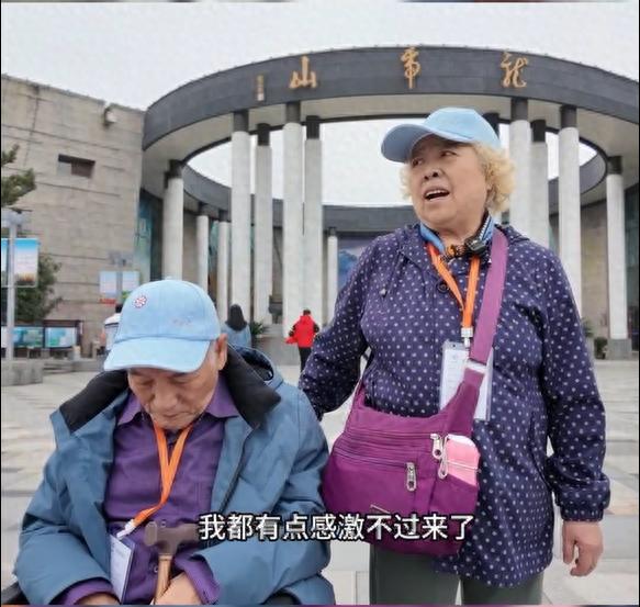 小雪节气江西景区暖心服务爆棚，东北阿姨感动不已：帮我们的人太多了