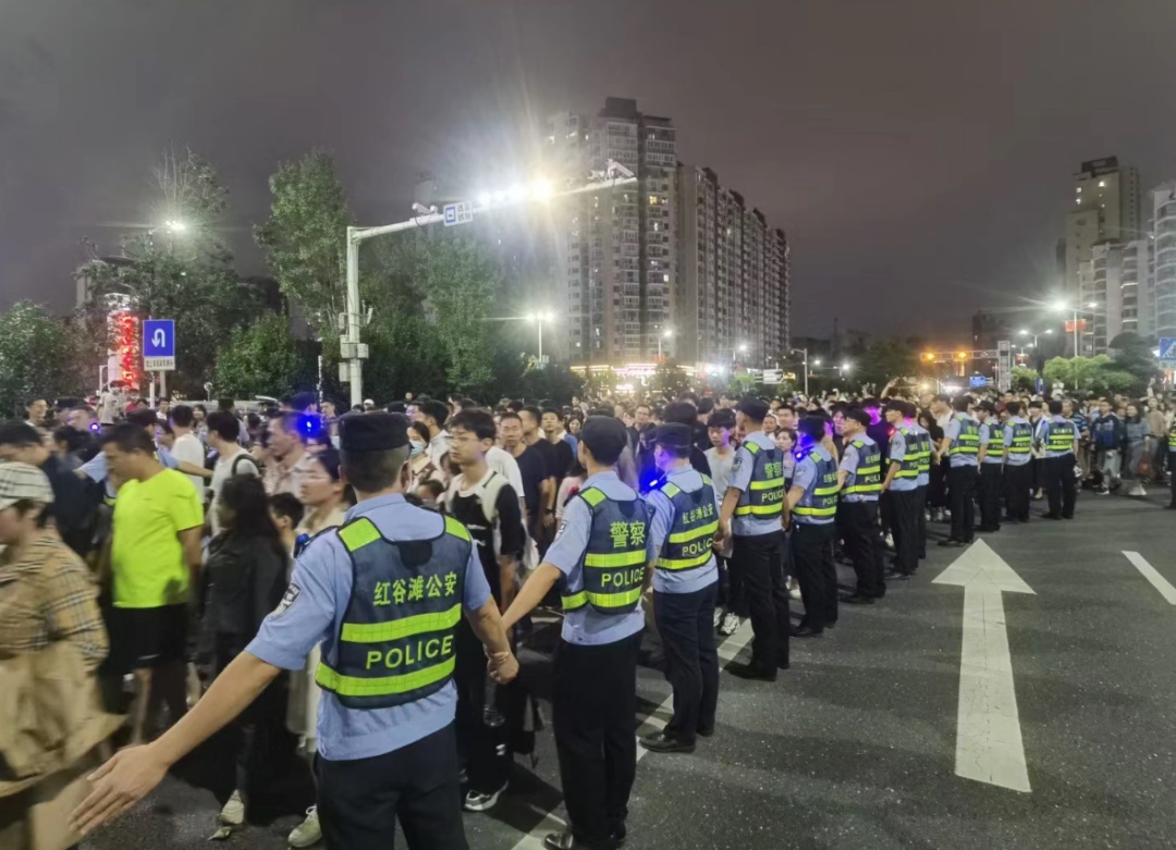 小雪节气江西景区暖心服务爆棚，东北阿姨感动不已：帮我们的人太多了  第5张