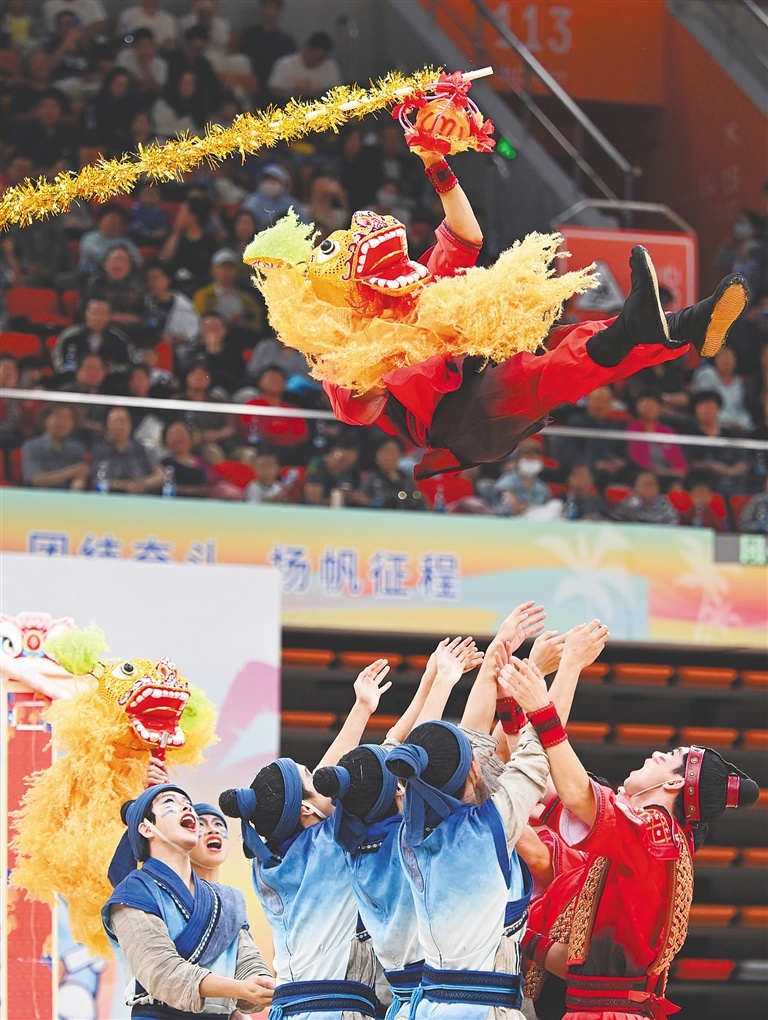 11月23日，全国各队选手惊艳表演，舞者头顶水罐舞姿引爆全场  第6张