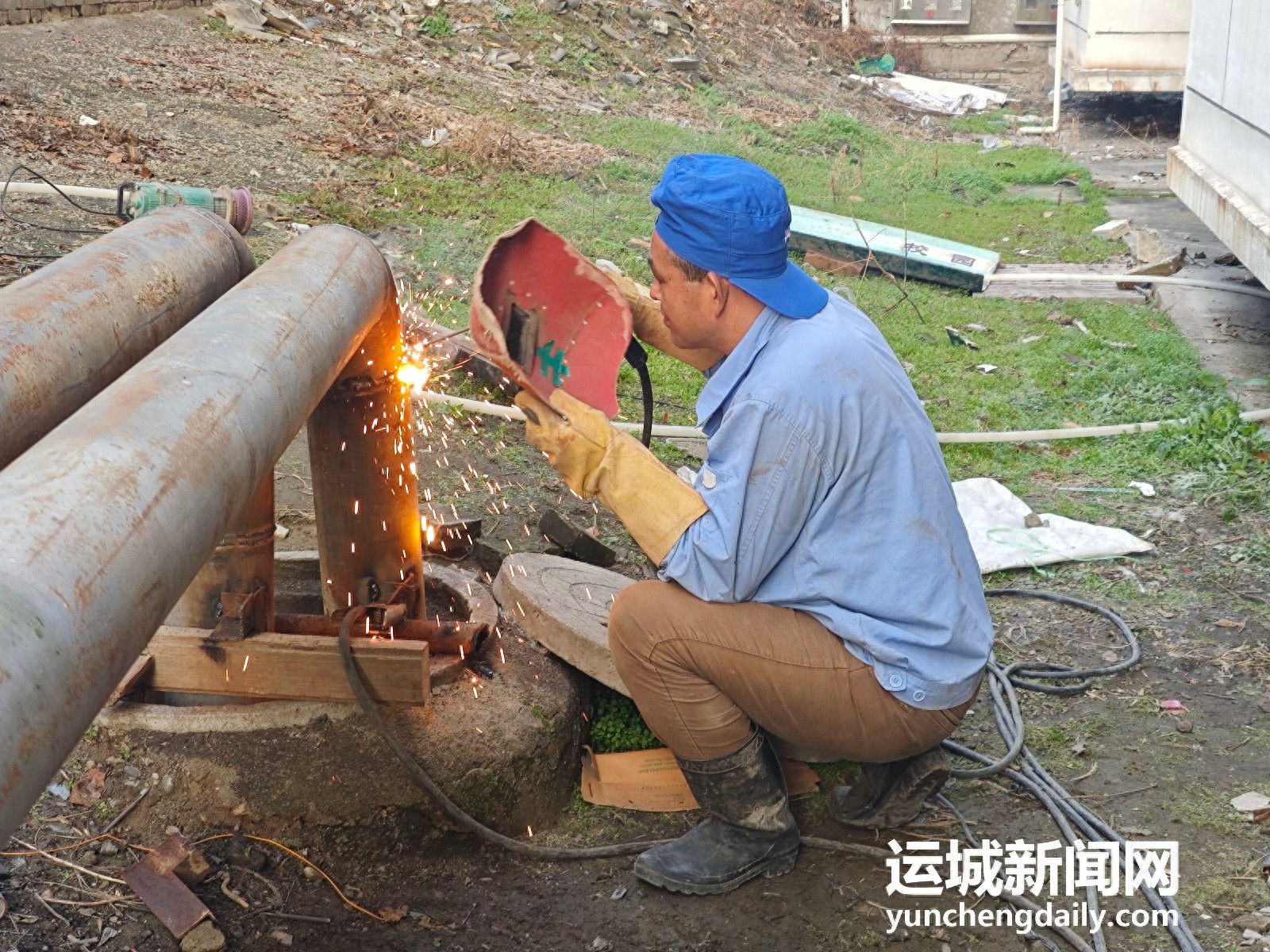 运城荣盛家园小区供暖危机：4次漏水背后的真相与抢修现场直击  第1张