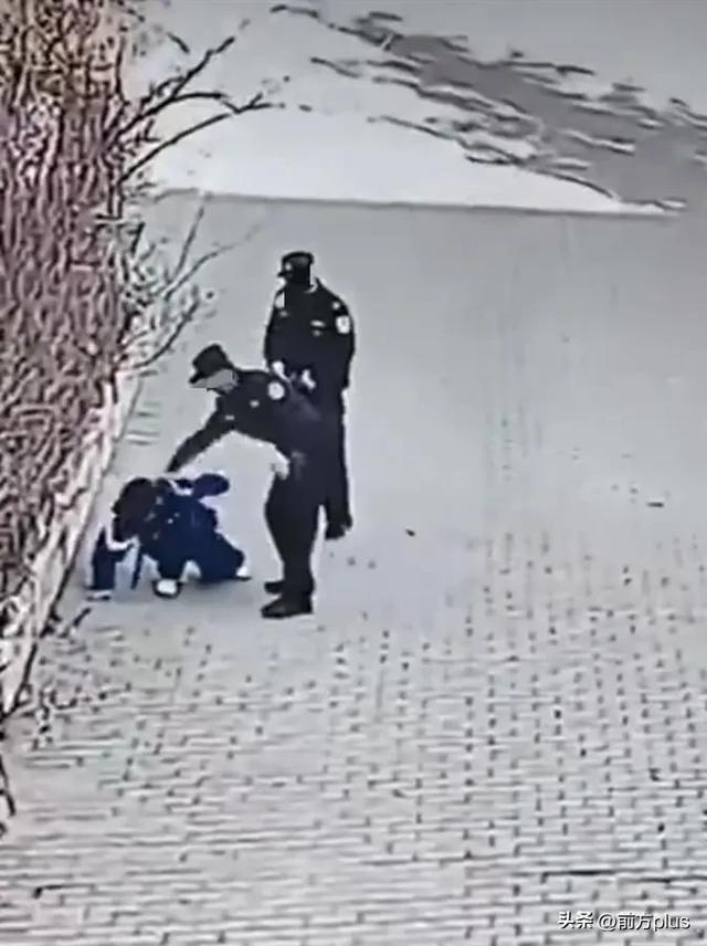 宁夏固原执法人员竟对12岁学生动粗，视频曝光引发全民愤怒  第2张