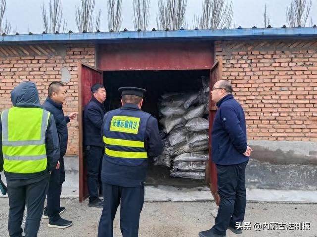 鄂尔多斯市伊金霍洛旗大队冬季道路保畅：早部署、早行动，确保极端天气下的道路畅通  第1张