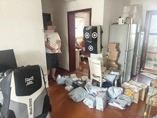 揭秘上海警方雷霆出击：捣毁制贩游戏外挂软件团伙，守护游戏公平  第1张