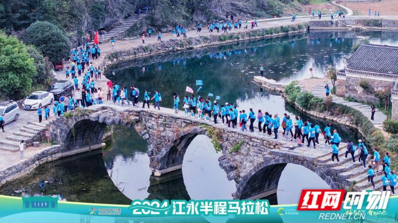 4000名跑友汇成蓝色海洋，江永半程马拉松激情开跑，感受千年古村与女书文化的魅力  第4张