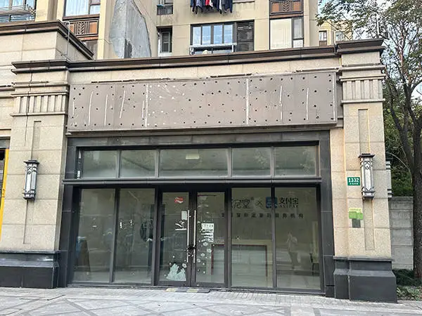 小区门口惊现宠物殡葬店，居民热议背后的故事