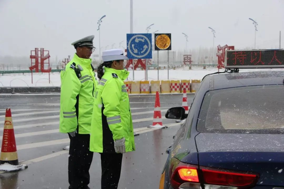 我省多地降雪群众出行不便，公安如何应对？  第3张