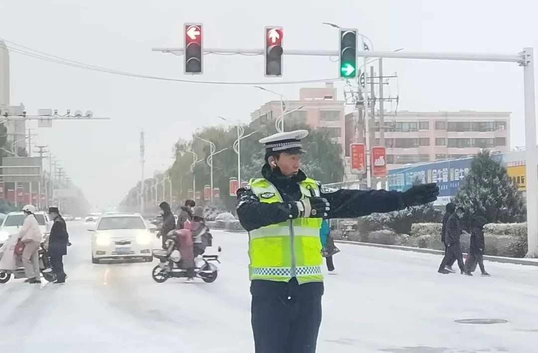 我省多地降雪群众出行不便，公安如何应对？  第6张