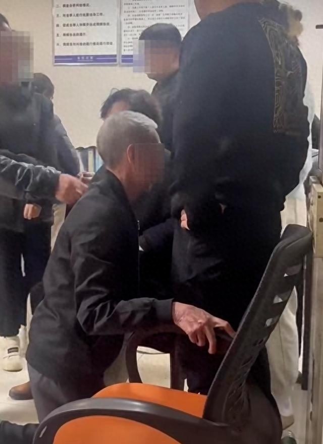 惊！长沙奇迹健身房倒闭，七旬保洁员跪地讨薪，员工也被欠薪  第1张