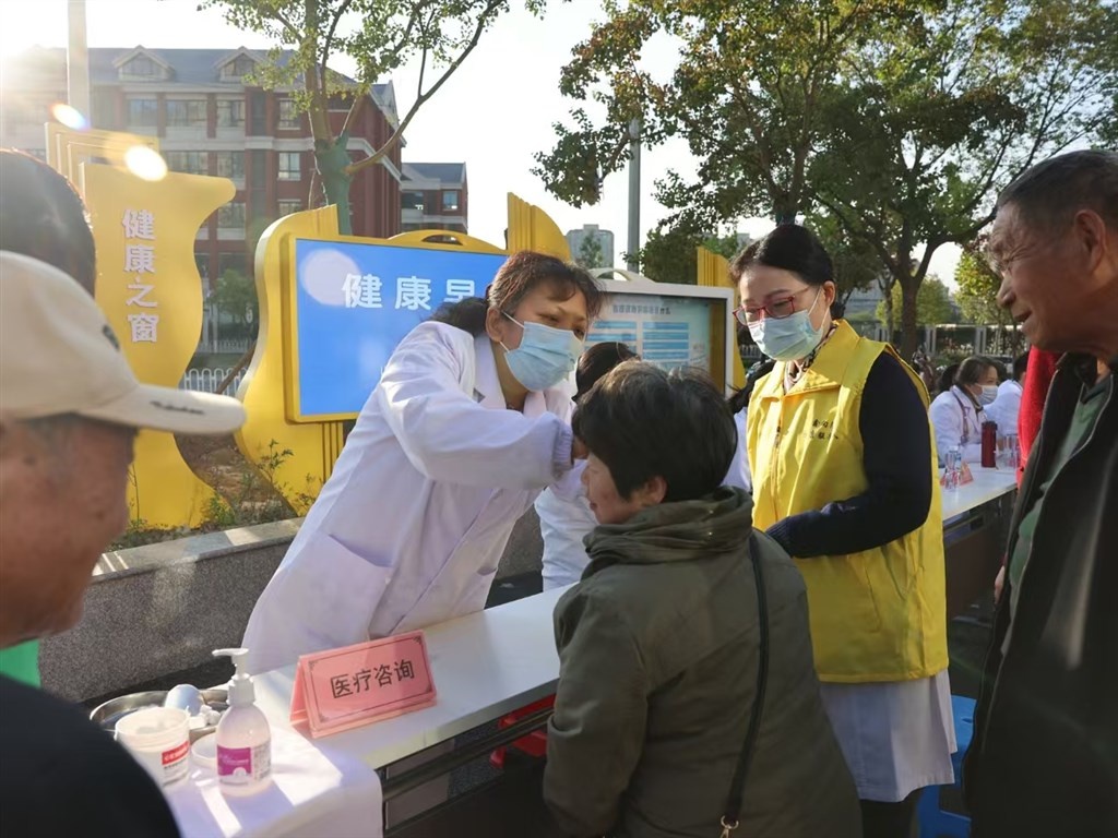 惊！家门口的健康早市超热闹，居民直呼今非昔比  第4张