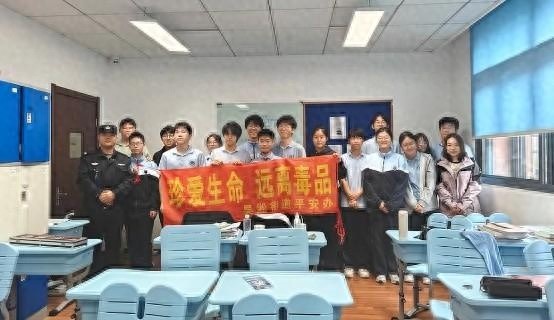 惊！宝山区多部门联合行动，他们这样为中小学生打造安全成长护盾？  第1张