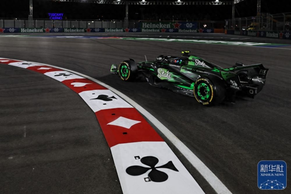 惊！2024赛季F1拉斯维加斯大奖赛：维斯塔潘夺冠庆四冠，周冠宇获第13名背后的故事  第1张