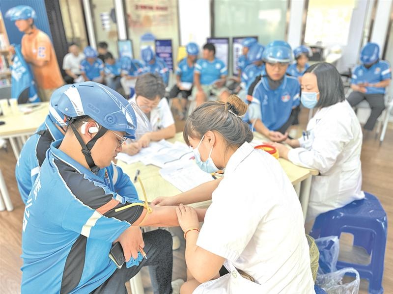 无锡崇安寺工会驿站：外卖小哥的温馨家园，每天接待超100人次  第2张