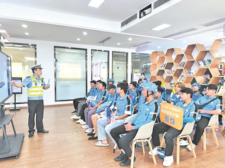 无锡崇安寺工会驿站：外卖小哥的温馨家园，每天接待超100人次  第3张