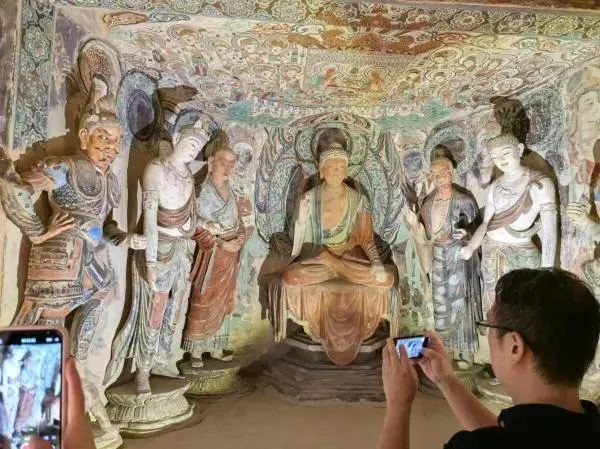 揭秘上海美展热潮:1100场展览吸引781万人次,文旅消费飙升数十亿 第11张 揭秘上海美展热潮:1100场展览吸引781万人次,文旅消费飙升数十亿 第11张