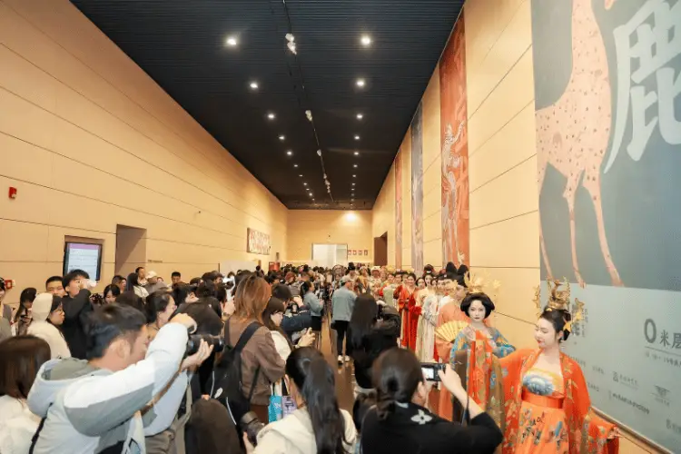 揭秘上海美展热潮:1100场展览吸引781万人次,文旅消费飙升数十亿 第12张 揭秘上海美展热潮:1100场展览吸引781万人次,文旅消费飙升数十亿 第12张