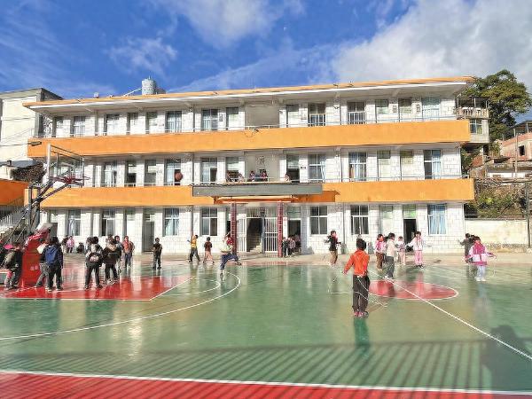 云上篮球场+全新图书室，乡村小学大变身！孩子们的幸福学习生活揭秘  第1张