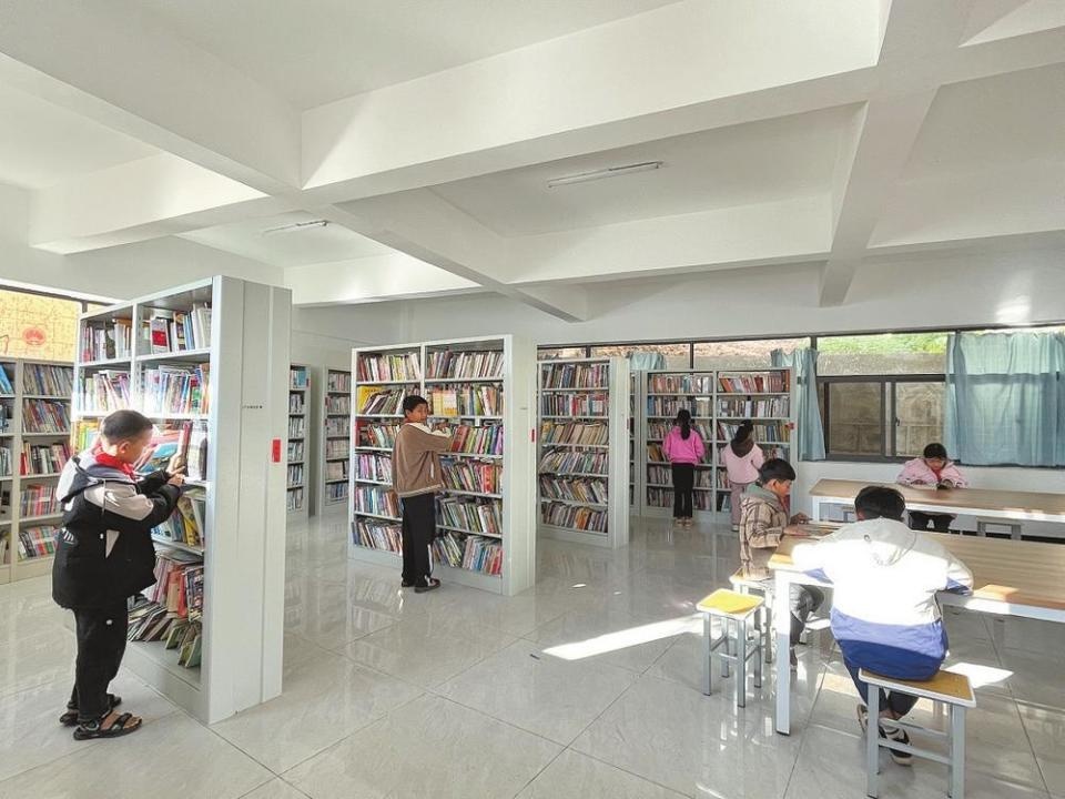 云上篮球场+全新图书室，乡村小学大变身！孩子们的幸福学习生活揭秘  第3张