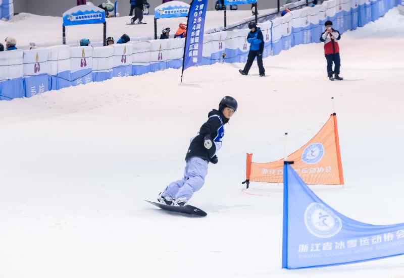 南方滑雪热潮来袭：冰雪经济在无雪之地如何崛起？  第4张