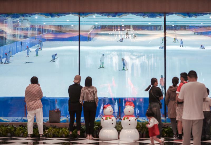 南方滑雪热潮来袭：冰雪经济在无雪之地如何崛起？  第5张