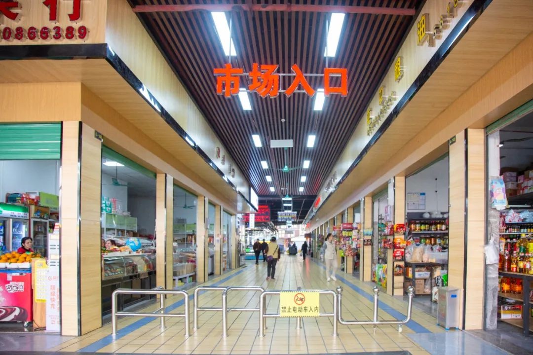 桥头镇东太湖中心市场升级改造，网红水产店惊艳亮相，市民购物体验大提升  第3张