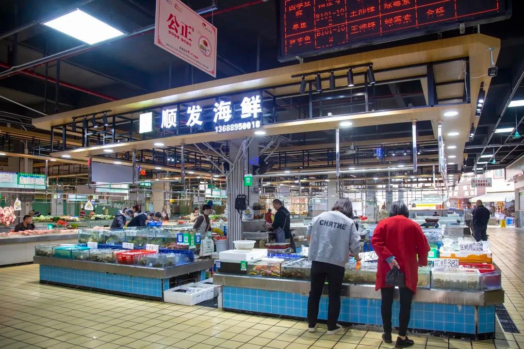桥头镇东太湖中心市场升级改造，网红水产店惊艳亮相，市民购物体验大提升  第4张