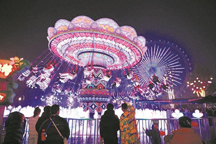春节旅游预订火爆！北京、三亚等热门目的地预订量飙升40%，夜游锦江推出梦幻迎新活动  第1张