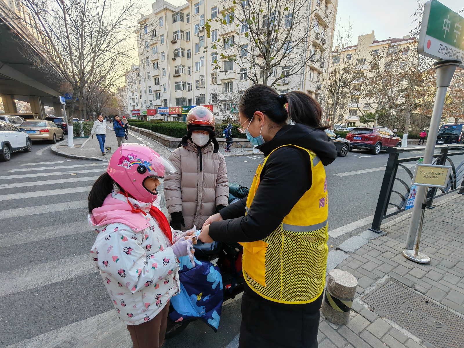 青岛宁夏路小学的独特奖励卡：如何用一张卡片改变学生的安全出行习惯？  第4张