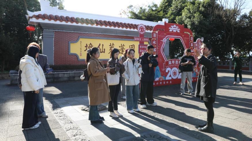 福建漳州花博园：穿梭机下的繁花盛景，中国选手勇夺马拉松冠军  第3张