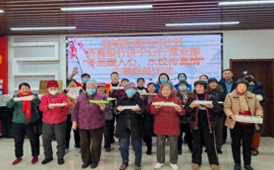 冬至暖心！济宁社区志愿者亲手包饺子，传递温暖给孤寡老人和困难家庭