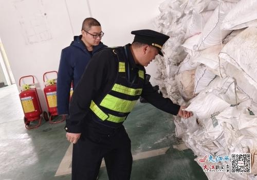极端天气来袭，他们如何确保高速公路安全畅通？揭秘背后的科学应对策略  第2张
