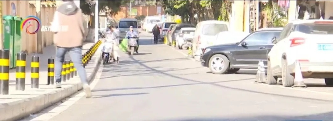 昆明长虹路窨井盖哐当作响，市民夜不能寐，谁来解决这个噪音难题？  第2张