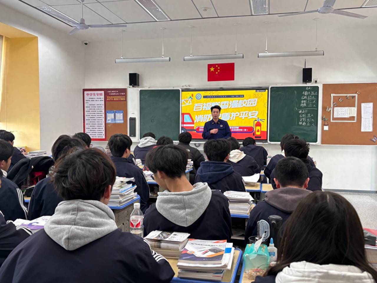 百福糕香漫校园，消防护盾护平安：一场文化与安全并重的非凡体验