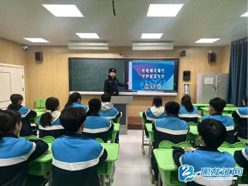 77名法制副校长深入校园，揭秘烟花爆竹背后的安全隐患与环境危机