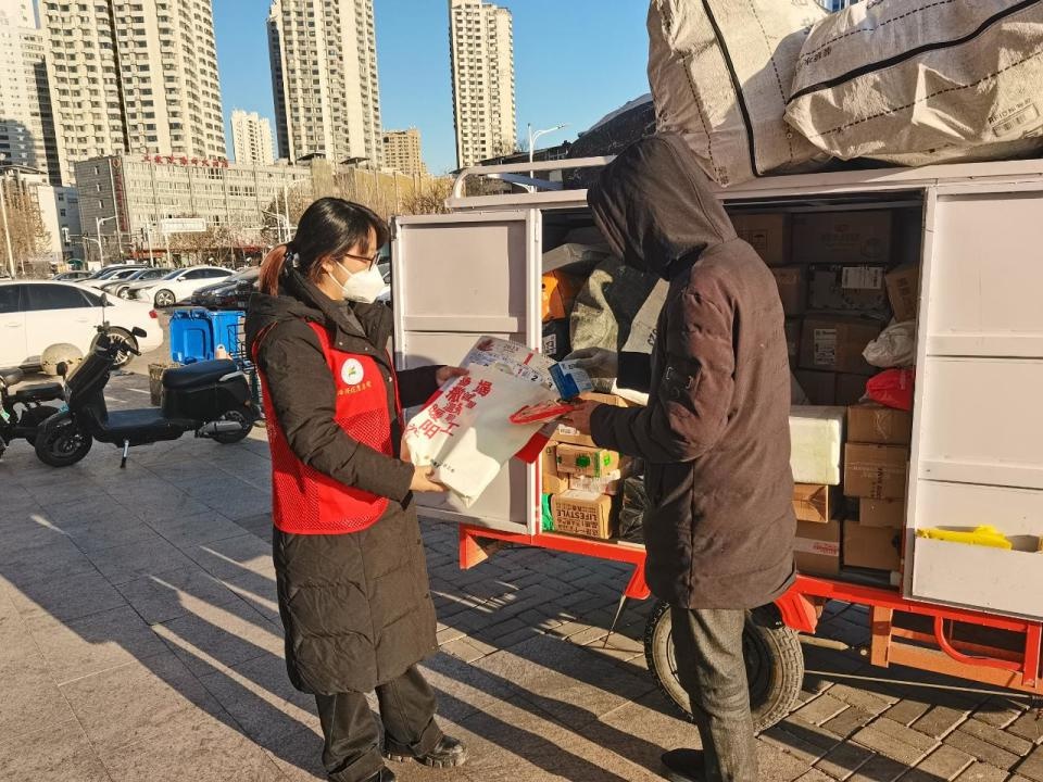 寒冬送药暖心行动：工会驿站为户外劳动者筑起温暖港湾  第2张